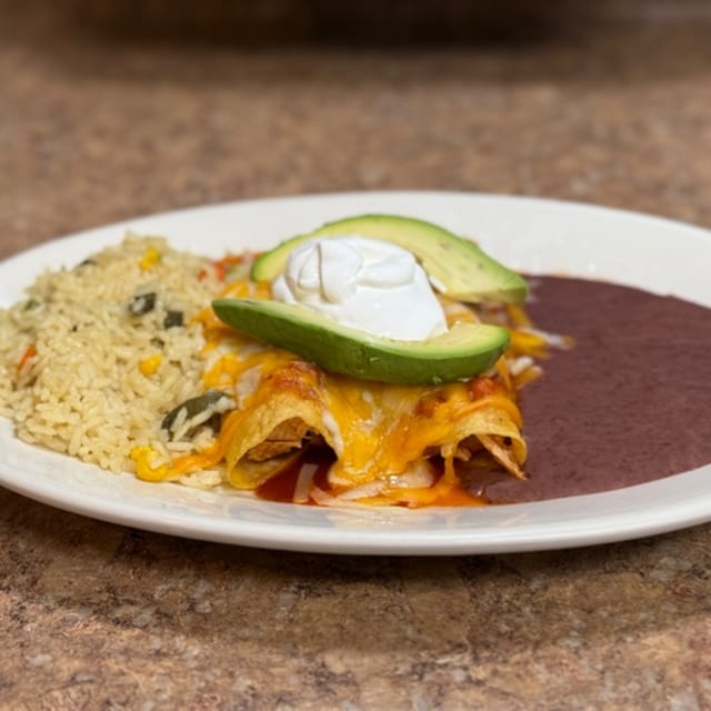 Enchiladas Super De Pollo.