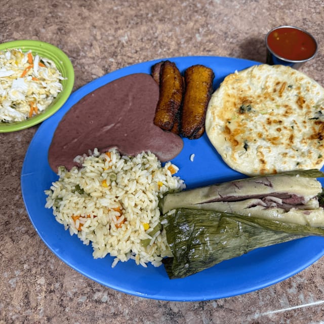 Salvadoran Combo Vegano.